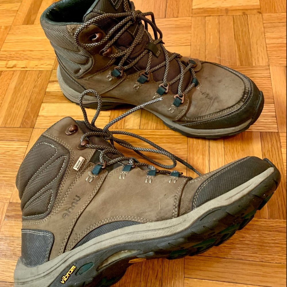 AHNU Hiking Boots Leather Waterproof Women's Sz 9.5